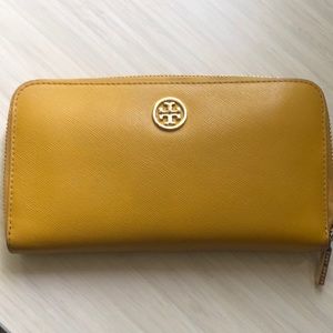 Tory Burch saffiano leather wallet